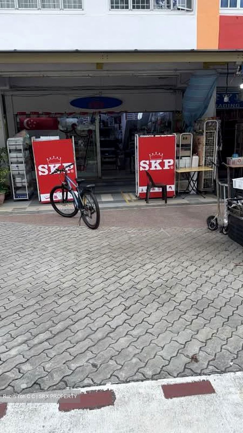 Tampines Street 81 (D18), Shop House #585393571